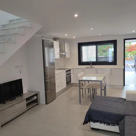 Modern Loft Costa Adeje Free Wifi 別荘